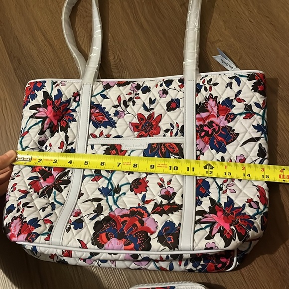 NEW with tags Vera Bradley matching purse and wallet. Vineyard floral design - Picture 8 of 10